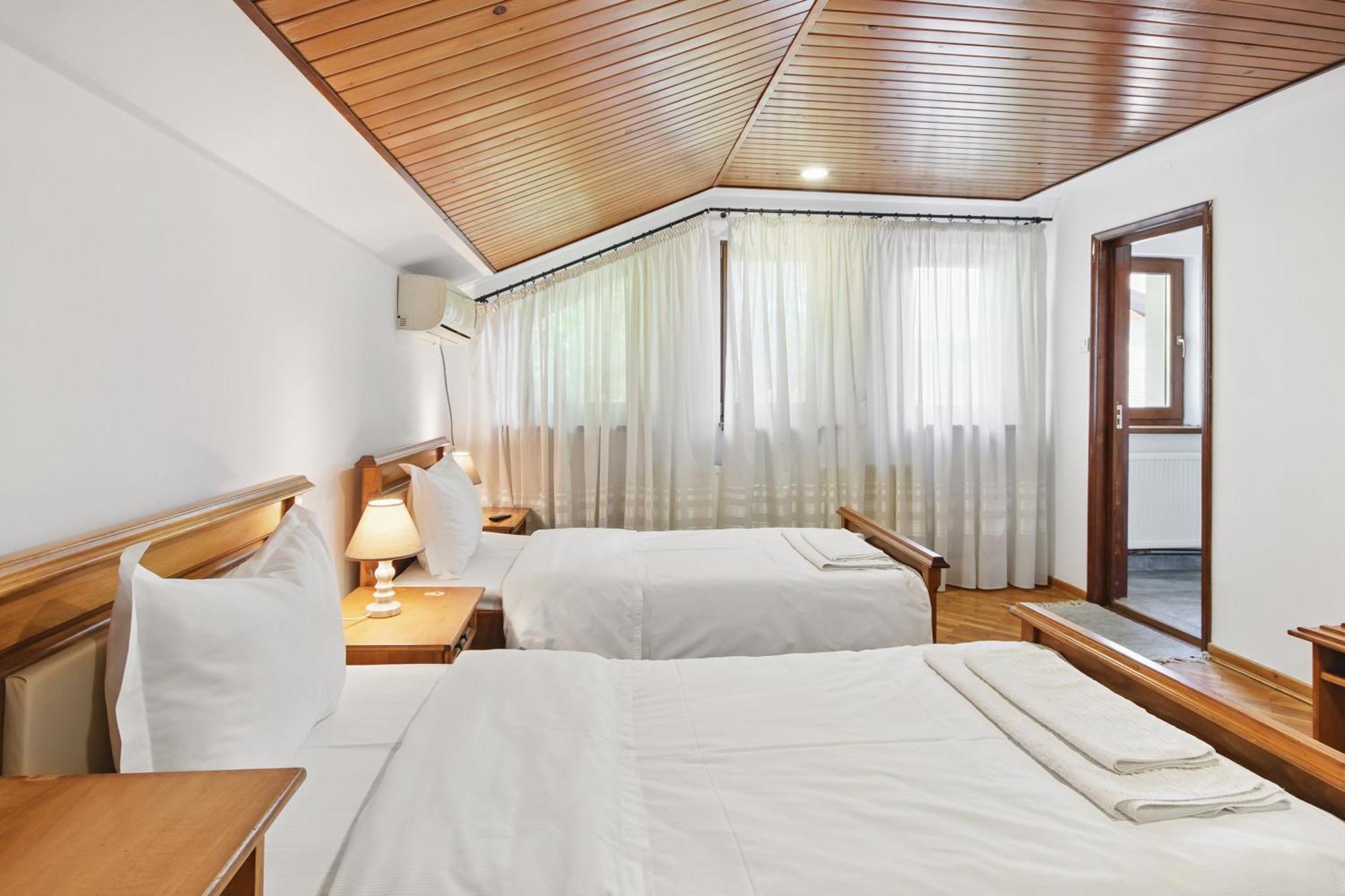Casa Galand Hotel Parscov Ngoại thất bức ảnh
